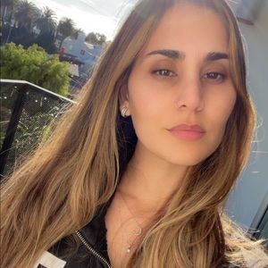 Meet your Posher, Ayten